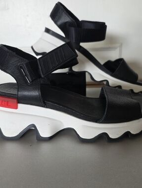 Sorel Kinetic Impact Y-Strap Leather Sandals - Size 8.5; 39.5 - platform sole